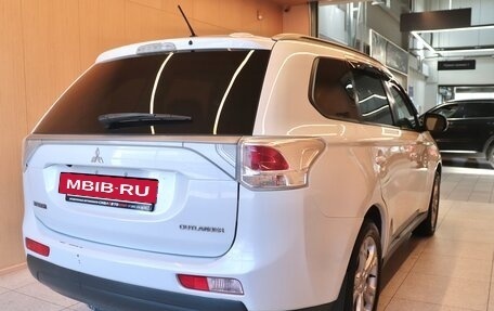 Mitsubishi Outlander III рестайлинг 3, 2014 год, 1 370 000 рублей, 5 фотография