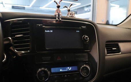 Mitsubishi Outlander III рестайлинг 3, 2014 год, 1 370 000 рублей, 16 фотография