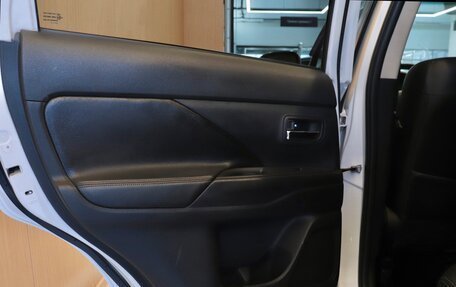 Mitsubishi Outlander III рестайлинг 3, 2014 год, 1 370 000 рублей, 22 фотография