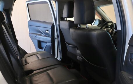 Mitsubishi Outlander III рестайлинг 3, 2014 год, 1 370 000 рублей, 24 фотография