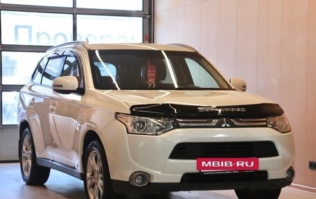 Mitsubishi Outlander III рестайлинг 3, 2014 год, 1 370 000 рублей, 28 фотография
