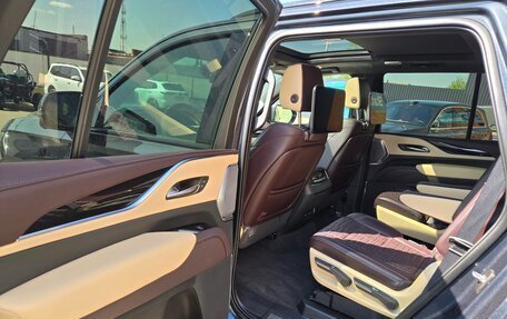 Cadillac Escalade V, 2022 год, 11 555 555 рублей, 18 фотография