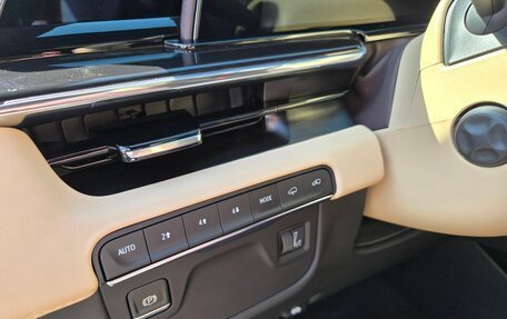 Cadillac Escalade V, 2022 год, 11 555 555 рублей, 12 фотография