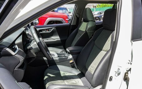 Toyota RAV4, 2023 год, 3 798 000 рублей, 10 фотография