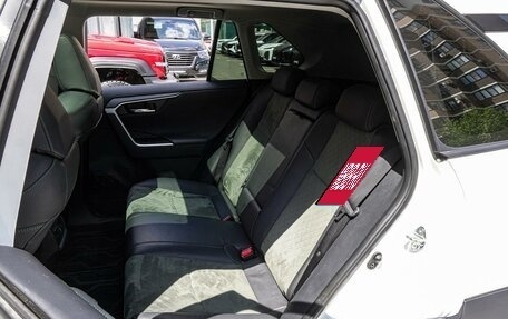 Toyota RAV4, 2023 год, 3 798 000 рублей, 9 фотография