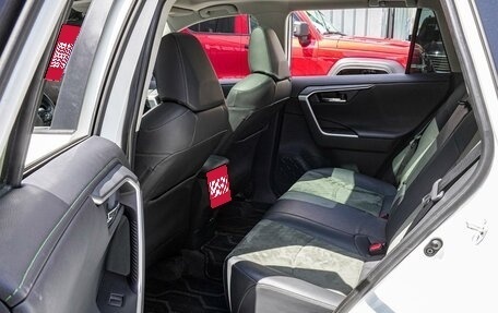 Toyota RAV4, 2023 год, 3 798 000 рублей, 11 фотография