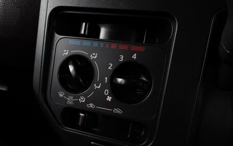 Toyota Roomy I, 2020 год, 1 329 000 рублей, 16 фотография
