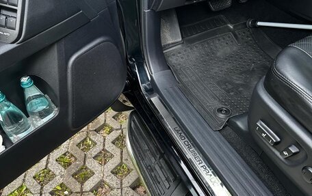 Toyota Land Cruiser Prado 150 рестайлинг 2, 2021 год, 6 700 000 рублей, 8 фотография