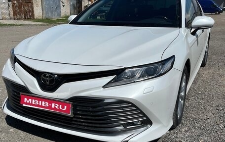 Toyota Camry, 2019 год, 2 700 000 рублей, 1 фотография