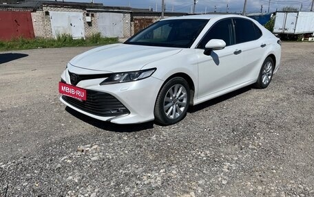 Toyota Camry, 2019 год, 2 700 000 рублей, 6 фотография