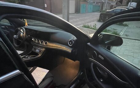Mercedes-Benz E-Класс, 2019 год, 4 000 000 рублей, 14 фотография