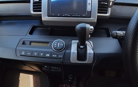 Honda Freed I, 2013 год, 1 450 000 рублей, 16 фотография