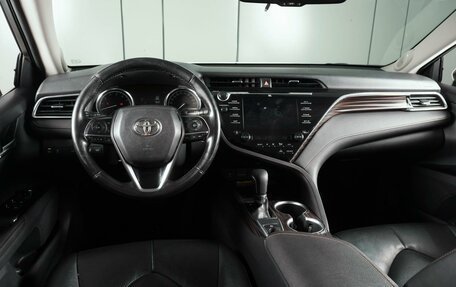 Toyota Camry, 2018 год, 2 369 000 рублей, 6 фотография