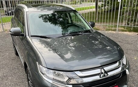 Mitsubishi Outlander III рестайлинг 3, 2015 год, 2 850 000 рублей, 8 фотография