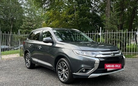 Mitsubishi Outlander III рестайлинг 3, 2015 год, 2 850 000 рублей, 7 фотография