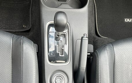 Mitsubishi Outlander III рестайлинг 3, 2015 год, 2 850 000 рублей, 13 фотография