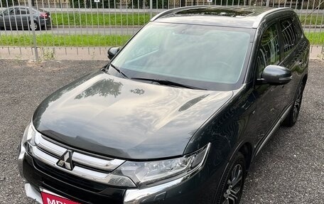 Mitsubishi Outlander III рестайлинг 3, 2015 год, 2 850 000 рублей, 10 фотография