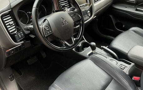 Mitsubishi Outlander III рестайлинг 3, 2015 год, 2 850 000 рублей, 11 фотография