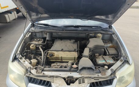 Mitsubishi Outlander III рестайлинг 3, 2005 год, 800 000 рублей, 8 фотография