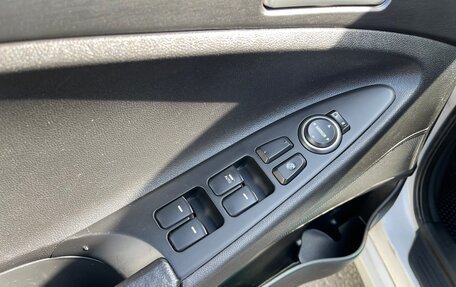 Hyundai Sonata VI, 2011 год, 845 000 рублей, 12 фотография