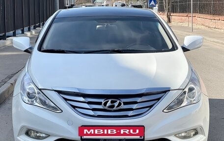 Hyundai Sonata VI, 2011 год, 845 000 рублей, 2 фотография