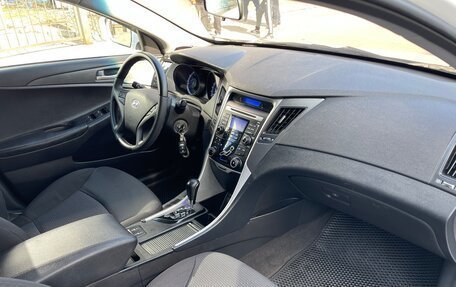 Hyundai Sonata VI, 2011 год, 845 000 рублей, 20 фотография