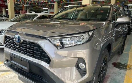 Toyota RAV4, 2021 год, 2 716 000 рублей, 1 фотография