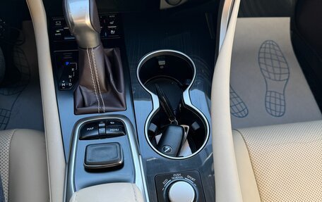 Lexus RX IV рестайлинг, 2018 год, 4 500 000 рублей, 30 фотография