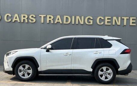 Toyota RAV4, 2021 год, 2 114 000 рублей, 3 фотография