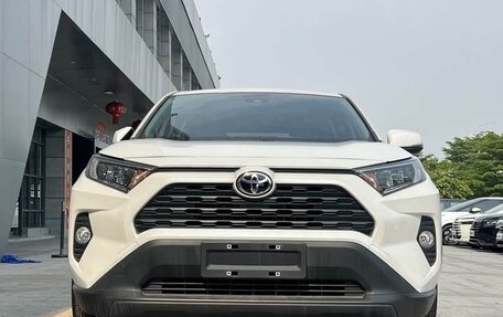 Toyota RAV4, 2021 год, 2 114 000 рублей, 2 фотография