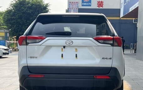 Toyota RAV4, 2021 год, 2 114 000 рублей, 4 фотография