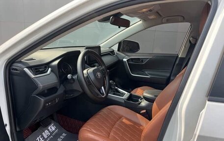 Toyota RAV4, 2021 год, 2 114 000 рублей, 6 фотография