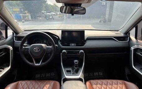 Toyota RAV4, 2021 год, 2 114 000 рублей, 7 фотография