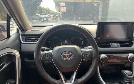 Toyota RAV4, 2021 год, 2 114 000 рублей, 8 фотография