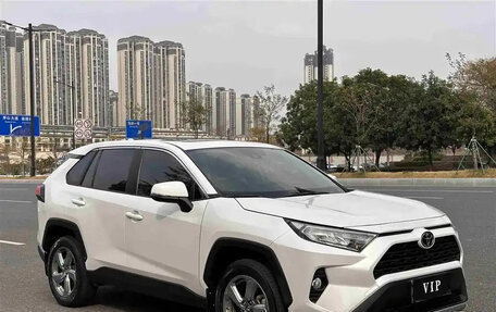 Toyota RAV4, 2021 год, 2 000 000 рублей, 3 фотография