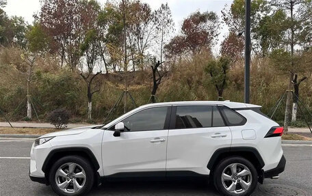 Toyota RAV4, 2021 год, 2 000 000 рублей, 7 фотография