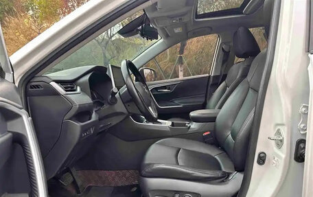 Toyota RAV4, 2021 год, 2 000 000 рублей, 9 фотография