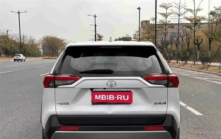 Toyota RAV4, 2021 год, 2 000 000 рублей, 5 фотография