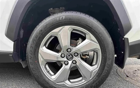 Toyota RAV4, 2021 год, 2 000 000 рублей, 14 фотография