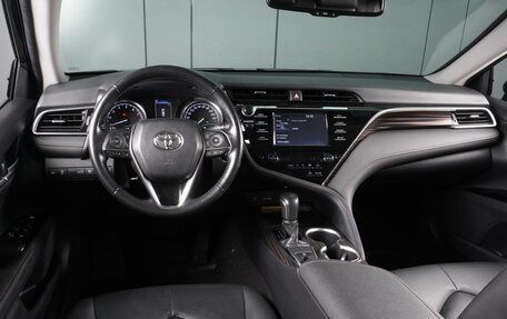 Toyota Camry, 2019 год, 3 300 000 рублей, 6 фотография