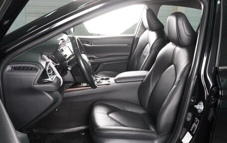 Toyota Camry, 2019 год, 3 300 000 рублей, 10 фотография