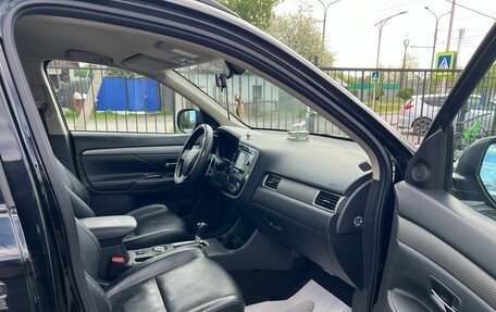 Mitsubishi Outlander III рестайлинг 3, 2013 год, 1 599 000 рублей, 13 фотография