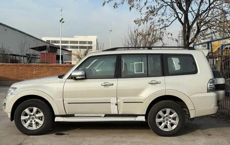 Mitsubishi Pajero IV, 2021 год, 4 350 000 рублей, 4 фотография