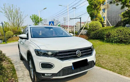Volkswagen T-Roc I, 2022 год, 1 620 099 рублей, 2 фотография