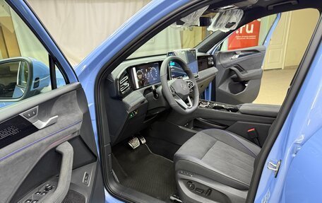 Volkswagen Tiguan, 2024 год, 4 400 000 рублей, 18 фотография
