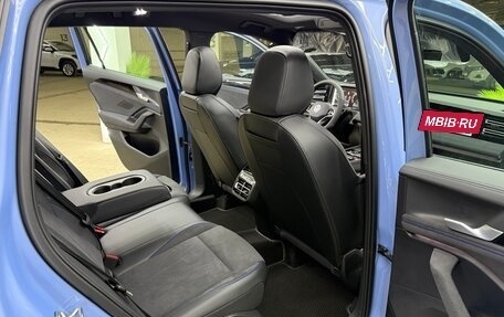 Volkswagen Tiguan, 2024 год, 4 400 000 рублей, 29 фотография