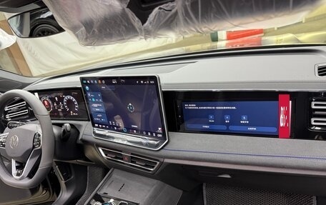 Volkswagen Tiguan, 2024 год, 4 400 000 рублей, 35 фотография