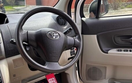 Toyota Passo Sette, 2009 год, 830 000 рублей, 23 фотография