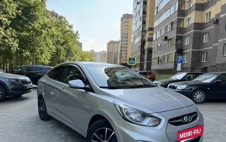 Hyundai Solaris II рестайлинг, 2011 год, 770 000 рублей, 3 фотография