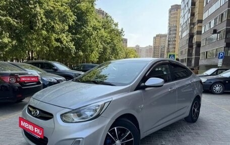 Hyundai Solaris II рестайлинг, 2011 год, 770 000 рублей, 2 фотография